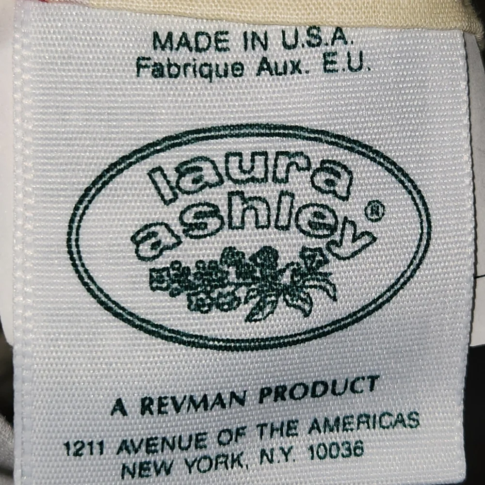 Laura Ashley Melrose Twin Reversible Comforter/Matching Bedskirt Made In The USA